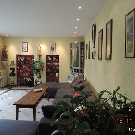 Sees Chez Vous Bed & Breakfast ภายนอก รูปภาพ