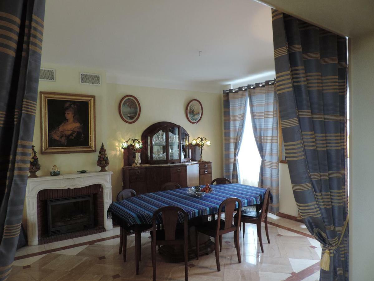 Sees Chez Vous Bed & Breakfast ภายนอก รูปภาพ