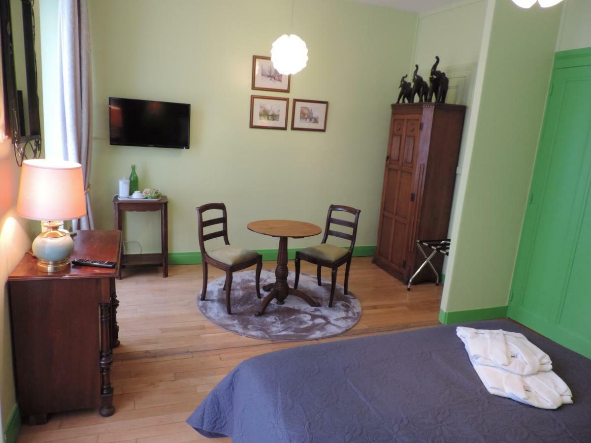 Sees Chez Vous Bed & Breakfast ภายนอก รูปภาพ