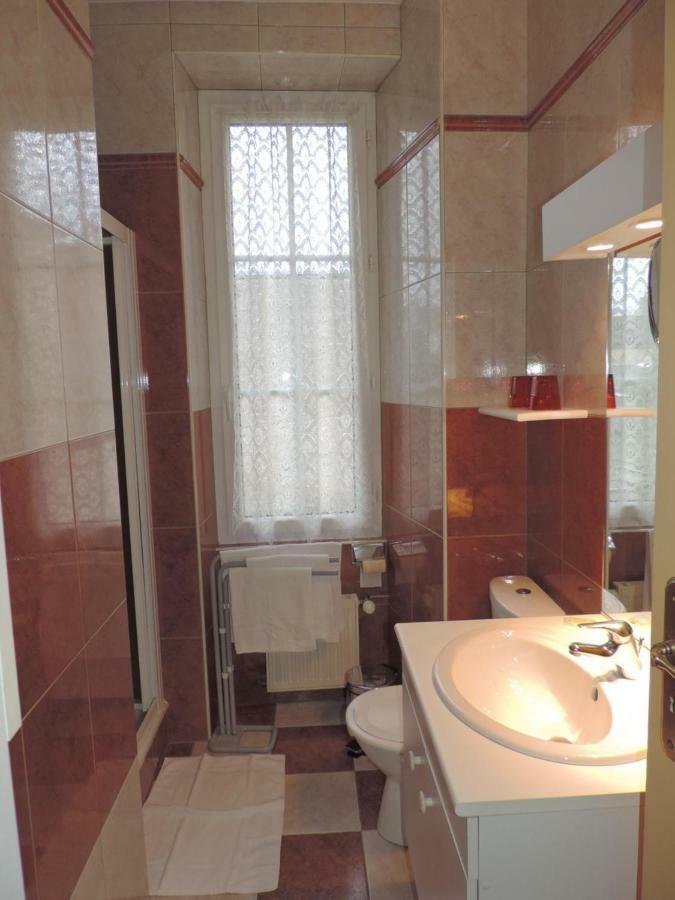 Sees Chez Vous Bed & Breakfast ภายนอก รูปภาพ